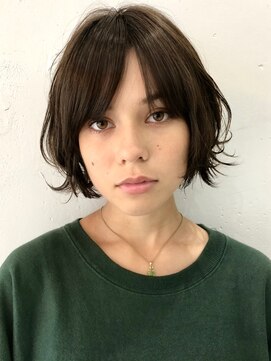 ジョニアンドロージ(Joni & Rougy) 外はねショートボブ