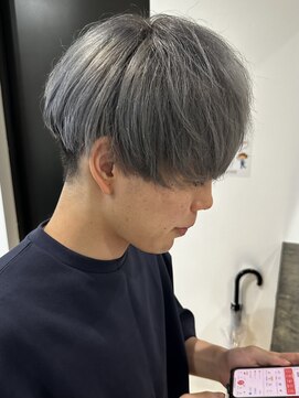 ヒュイル バイ ニアウ(Hwyl by Niau) メンズマッシュパーマニュアンスパーマスパイラルパーマ刈り上げ