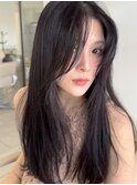 レイヤーカット　ロングかきあげ前髪　黒髪透明感　小顔