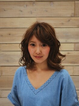 コミューン(COMMUNE)の写真/カラーをしたいけどダメージが気になる…とお悩みの方にオススメ！頭皮に優しく、艶感も◎