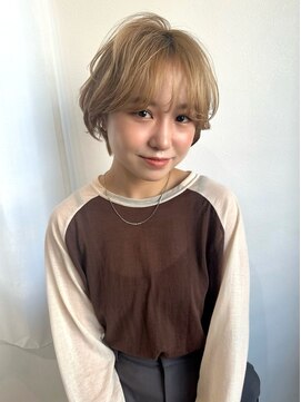 アンニュ(annuy) ハイトーンブロンド ブリーチ マッシュボブ 顔周りカット 20代