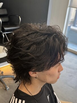 バース バイ ハピネス(BIRTH by happiness) 韓国へアカルマパーマワックスなしセンターパート黒髪ウルフ