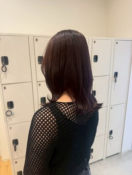 エッジ(EDGE) 艶カシスブラウン×外ハネミディ