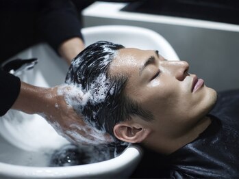 インブルーム(In Bloom)の写真/【通町筋駅3分】頭皮のべたつき/ニオイをリフレッシュ！メンズカット+眉毛カット+ショートヘッドスパ￥4980