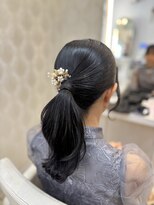 フレア(FLAiR) 10代20代結婚式お呼ばれヘア艶っとまとまるポニーテール