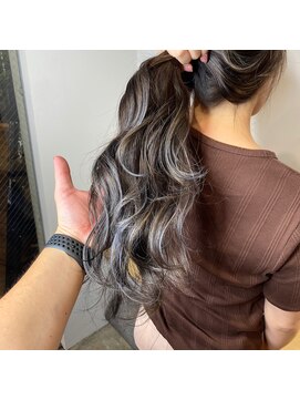 五角髪 グレージュ×ブルージュ×ハイライト