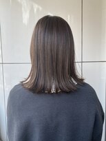 アリーズ シブヤ(ALLYS shibuya)&nbsp;アッシュブラウン ミディアムヘア 外ハネ