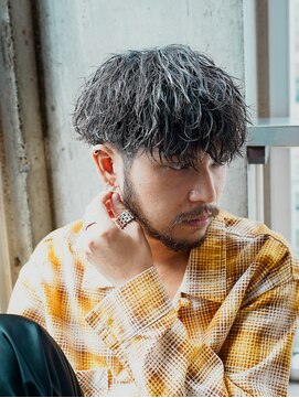 アルファ 新宿(alpha) サーフカール/ 刈り上げセンターパート/ブルーブラック[新宿駅]