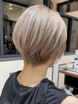 ネオリーブエム(Neolive em;) ハイトーンメルティカラー×ハンサムショート☆似合わせカット