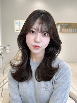 マウル 栄(MAEUL) 韓国ヘア 外ハネくびれヘア ミディアム