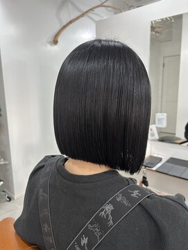 シーバイトリコ 市川(SEA by tricot) 切りっぱなしボブ/ブルーブラック