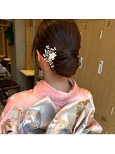 STEP 7 【特別な日を彩る】 着付けとヘアセットをトータルで提供 