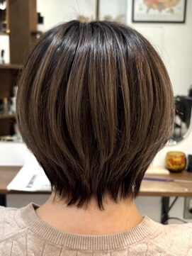 ルイ(ROUIS produced by LUCK 津田沼) 大人ショート/コントラストハイライト/白髪ぼかしハイライト