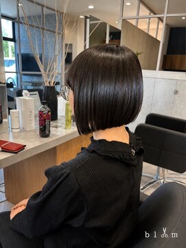 ブルームニキュウロク 富里(bloom 296) 前下がりボブ