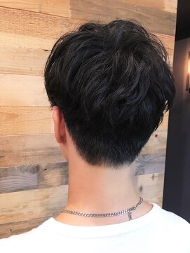 ヘアアイラッシュ リベット(hair eyelash RIVET) 上げ流しバングのラフパーマ