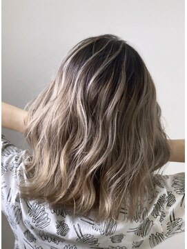 プードゥ(Puo-Du) ホワイトベージュのバレイヤージュ