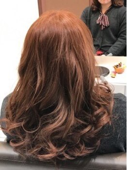ディアーナ ヘアサロン(Diana hair salon)の写真/厳選オーガニック薬剤で自然な色味＆ツヤ感のある仕上がり!ダメージレスなツヤ髪で360度美しい大人女性へ♪