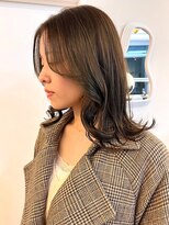 パーク 福岡天神西通り店(parc)&nbsp;外ハネミディアム　顔周りカット　センターパート　アッシュ