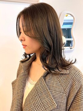 パーク 福岡天神西通り店(parc) 外ハネミディアム　顔周りカット　センターパート　アッシュ