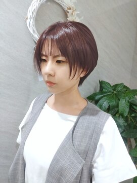 ハイストリートヘア(High street Hair) 少なめの前髪が可愛いショートボブです。