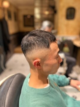 ルドローブラント 有楽町店(Ludlow Blunt) 【LUDLOW BLUNT】ハイフェードカット バーバーヘア