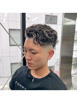 デン 仙台店(DEN) フェザーパーマ/スパイキーショート[榴岡/メンズ/理容室]
