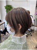 くびれショート×白髪ぼかしハイライト