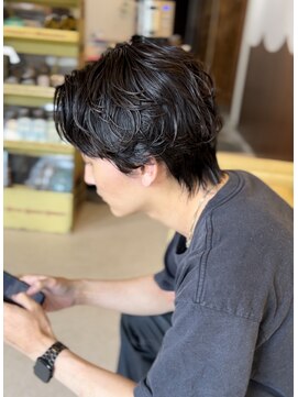 フォーコーナーズカットショップフェイビーズ 名古屋西(FourCornersCutShop favey's) センターパート　ニュアンスパーマ