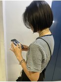 前髪センターパートでボリューム感のあるオシャレボブ