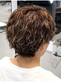 刈り上げマッシュショートサーフカール波巻きパーマツーブロック