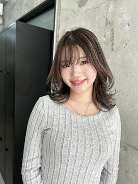 アルマモモ(Alma momo) ミディアムレイヤーボブ×ハイライト