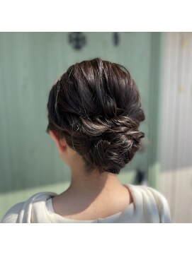 ヘアーレクスアリイ(Hair Lex Alii) ふわっとシニヨンスタイル
