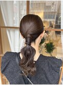 女性らしいミディアムアレンジスタイル