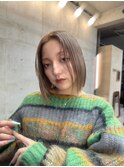 ベージュ