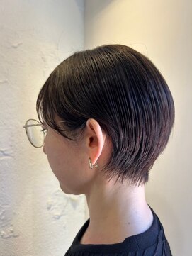 ストレートパーマでスッキリショートヘア