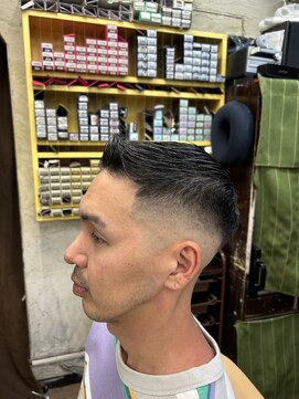 オアゾバーバー(OAZO BARBER) フェザーアップ×スキンフェード