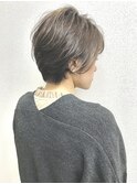 ヌーディベージュ×ハイライトカラー×コンパクトショート