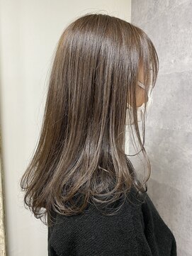 リジー(Litzy) ’ワンカール×透明感カラー’【椎葉】