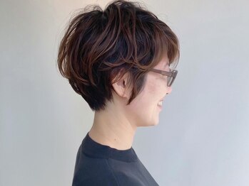 ハービー(HERBY)の写真/《HERBYのカットはくせ毛、うねりの扱いやすさや、解決へ導く!》髪質、毛流れ、ライフスタイルに合わせます
