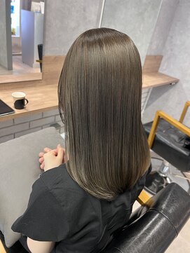 モク(mok) 透明感抜群オリーブグレージュうる艶ヘア