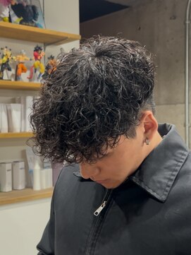 イーラ(era) スペインカール　ツイストスパイラル眉カットメンズパーマ