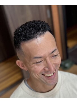 ピシャッとニ代目銀二郎 カーリーパーマ