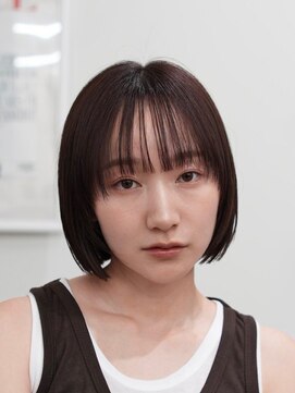 カルム(kalm) 20代30代ミニボブ前髪あり前髪なし顔周りレイヤーカットオリーブ