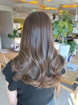 ビーチ(BEACH)&nbsp;柔らかく透けるヘーゼルベージュ × ナチュラルレイヤー