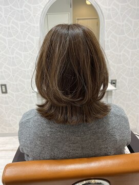 ◆大人レイヤー×白髪ぼかしナチュラルボブ