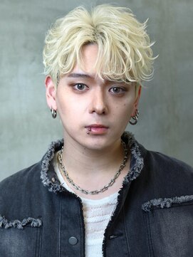 クロトヴィラ 天神大名(KUROT villa) シャドウフェザーショートセンターパート