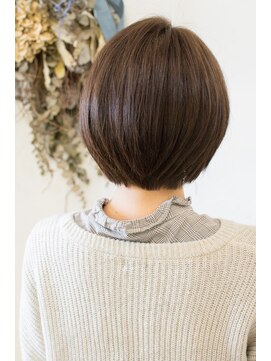 ロウスリー(Lowsly) ひし形ショートボブ【Lowsly 茅ヶ崎】