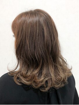 コジック ヘアアンドアイ(Cogic hair & eye) 外はねミディ透明感アッシュ×3Dハイライトグラデーションカラー