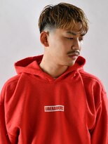 サンディーズバーバーショップ(Sandees)&nbsp;マッシュネープレスショート金髪ツーブロックグランジ