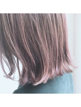 ベルフェミンキルン(Belle femin kilun) ピンクグレージュ×ミディアムボブ